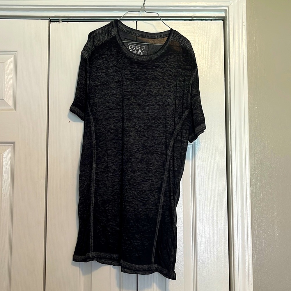 Very cute and simple Buckle tshirt🖤